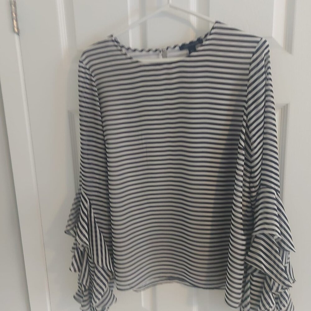 TOMMY HILFIGER SIZE LARGE BLOUSE